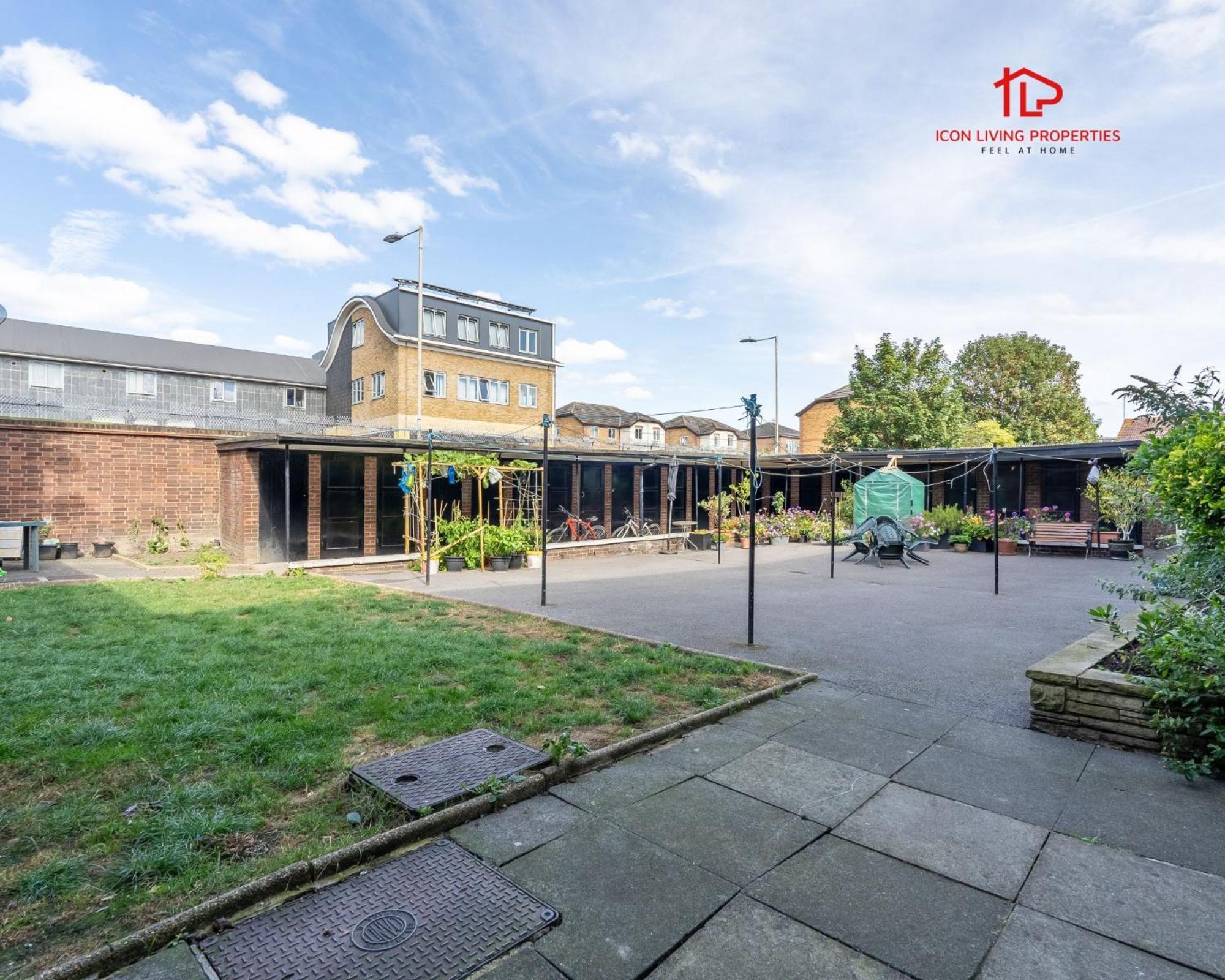 Spacious 1 Bed Flat For Contractors Leisure And Relocation Guests By Icon Living Properties Short Lets And Serviced Accommodation Barking Exteriér fotografie