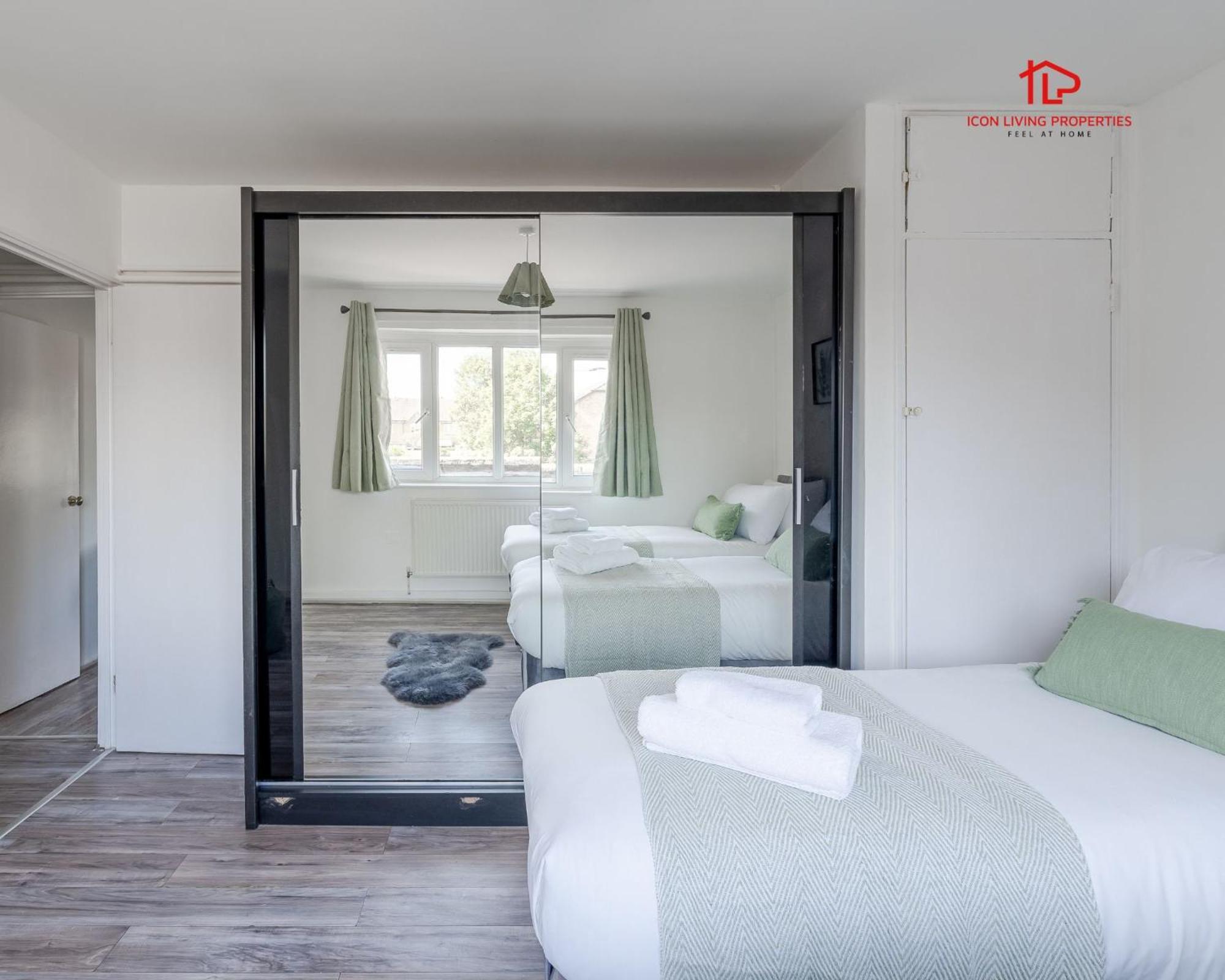 Spacious 1 Bed Flat For Contractors Leisure And Relocation Guests By Icon Living Properties Short Lets And Serviced Accommodation Barking Exteriér fotografie